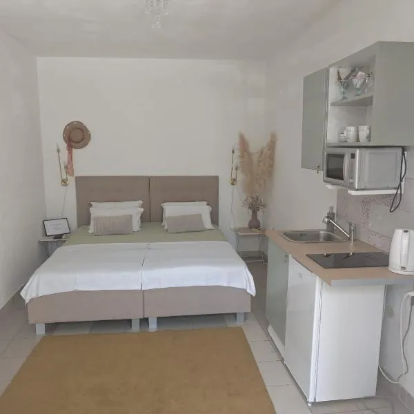 Studio apartment Kasalo, hotel v mestu Kaštela