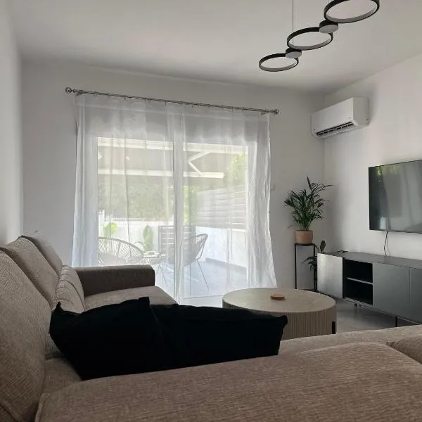DNMN Apartments، فندق في بافوس