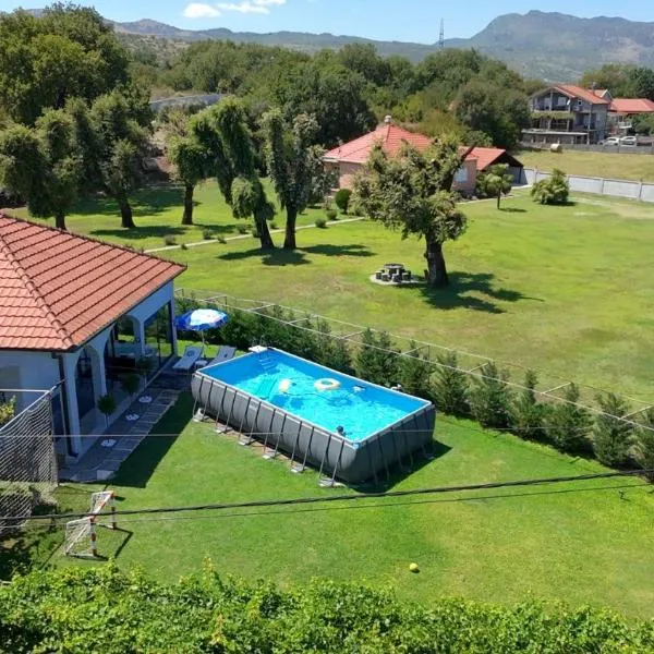 Hidden Oasis PeSa - Luxury Villa with Pool & Spa, hotel en Podgorica