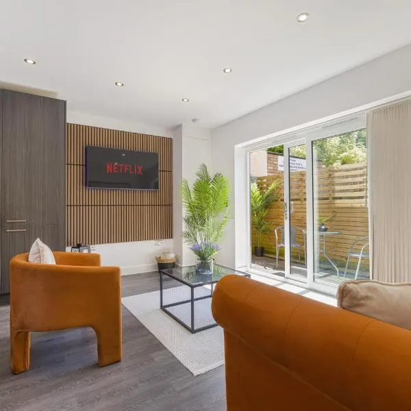 Spacious 3BR Hove Home - Sleeps 8 - Free Parking, hotelli Brighton & Hovessa