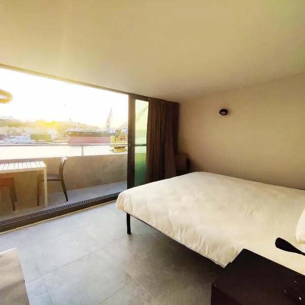 Cabin 4 Savynomad Harbour Residences wow Views, hotel in Cospicua
