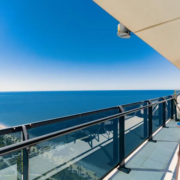Beach Tower Batumi - Steps from the Beach, hotel en Batumi