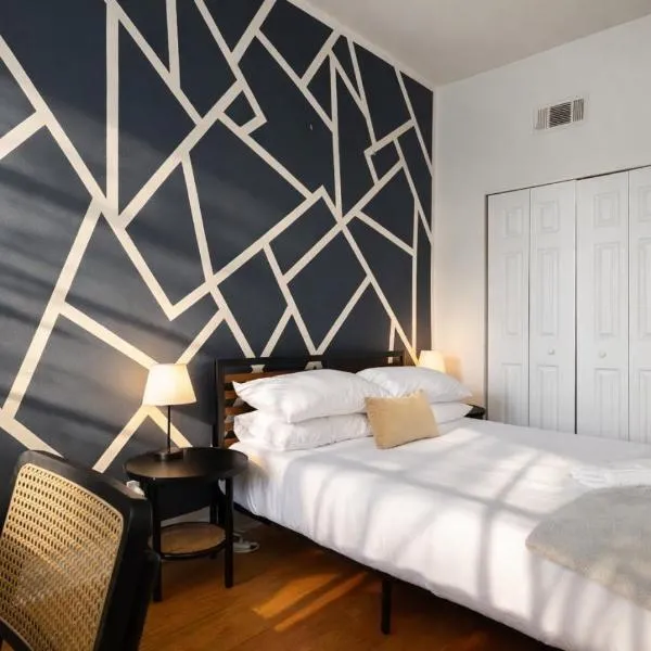 Flexhome Ukrainian Village 2BR - Private Balcony & Walkable Location, hotel Chicagóban
