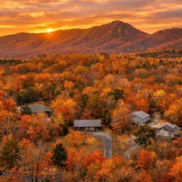 Cozy Mountain Retreat - Private Hot Tub & Fire Pit, hotel em Sevierville