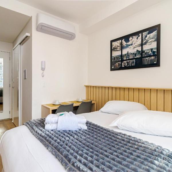 Apartamento 1308 - Manhattan Tower · Studio no centro p/3 | Sacada fechada, Wi-Fi & A/C