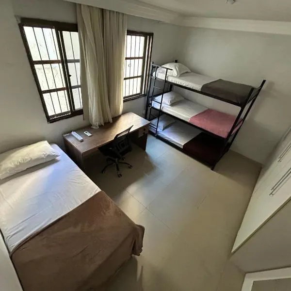Refúgio Raízes Hostel, hótel í Salvador