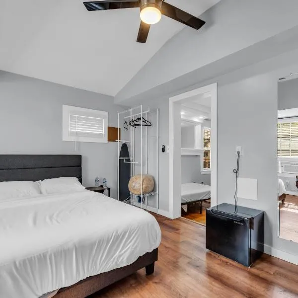 Stay with Jay - Quinta Suite, hotel in Cleveland