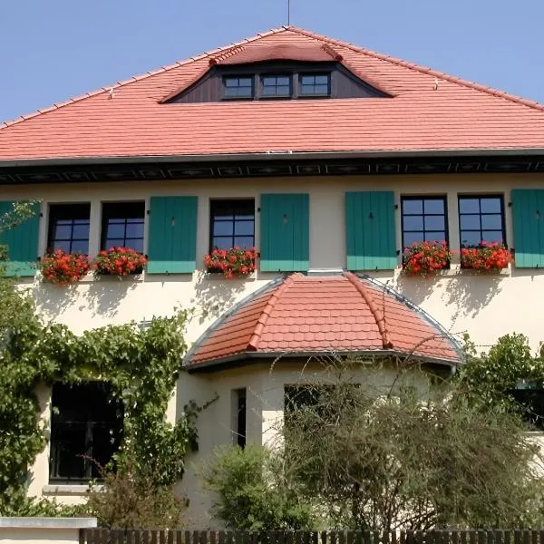 Ferienwohnung im Musikerviertel, hotel in Radebeul