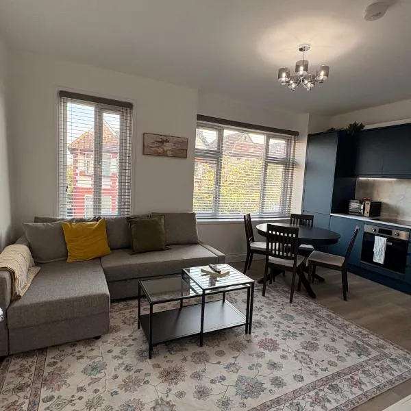4-Bedrooms Flat Walk To Wembley Stadium, מלון בלונדון