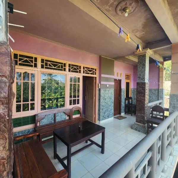 PINK Guest House, Hotel in Kuta