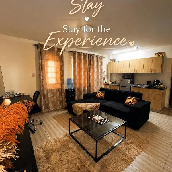Stylish Ngong Retreat with Balcony & Rooftop Lounge The Moon Stays, hotel in Ngong