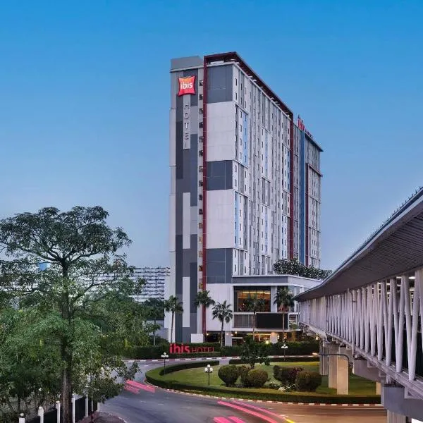 ibis Bangkok IMPACT، فندق في نونتابوري