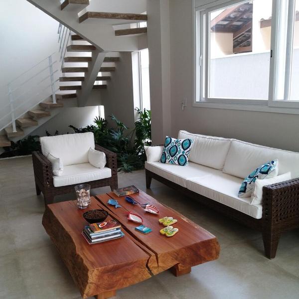 Beach house in Guaecá, gated community with pool