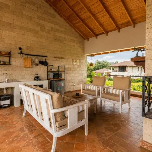 The Landing Nanyuki Cottages One Bedroom, хотел в Нанюки