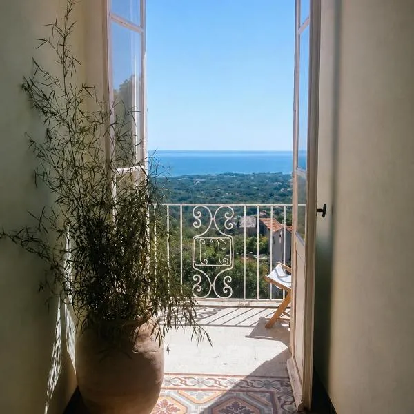 Chambres d'hôte A Caserella, Maison de village rénovée avec vue sur mer、Valle-di-Campoloroのホテル