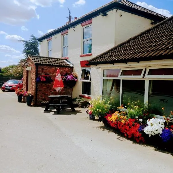 Fox and Hounds Country Inn, hotel em Willingham