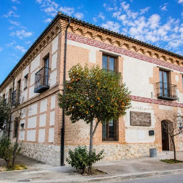 El Mudéjar Casa Histórica con Piscina Privada para Grupos, hotel in Velayos