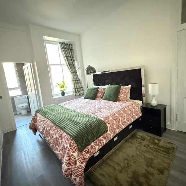 एडिनबरा में, होटल Spacious En Suite Room with Super King-size Bed