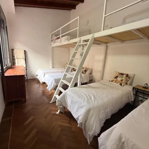 Clivias Hostel, hotel v mestu Salta