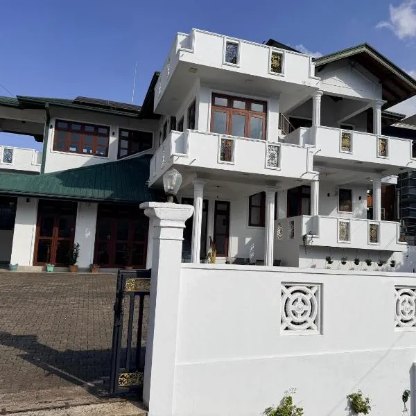 Drizzle Ridge Villa، فندق في نوارا إليا
