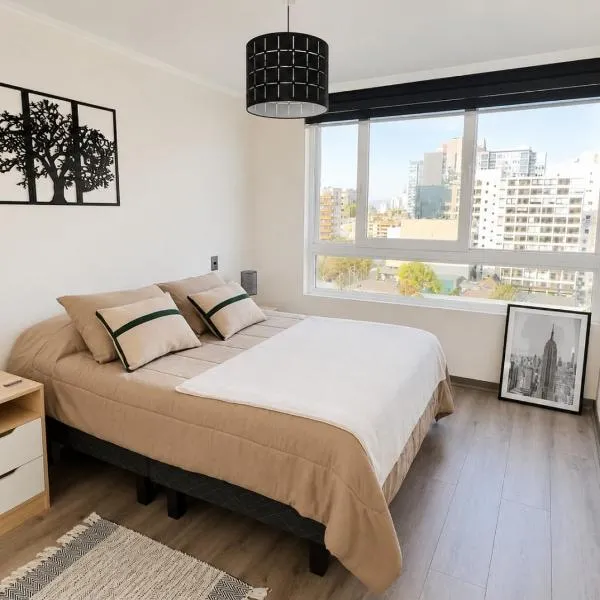 Moderno y amplio Departamento 1D1B con fabulosa Vista al Parque Ecuador y a la ciudad, hotelli kohteessa Concepción