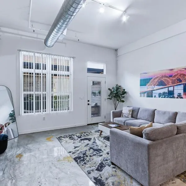 The Stallion #103 - Walk to Attractions - Modern 2BD Loft in Downtown with Patio、メンフィスのホテル