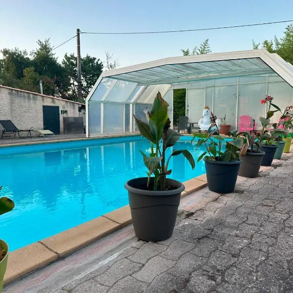 Grande maison de vacances jusqu'à 15 personnes, à quelques pas d'Aix-en-Provence, hotel in Aix-en-Provence