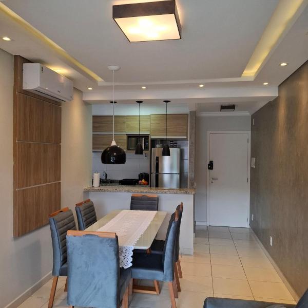 Apartamento no Guarujá, com piscina, 750m da praia