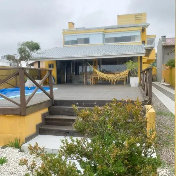 Casa amarela, hotel in Navegantes
