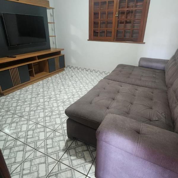 Casa com 03 quartos 02 banheiros e garagem