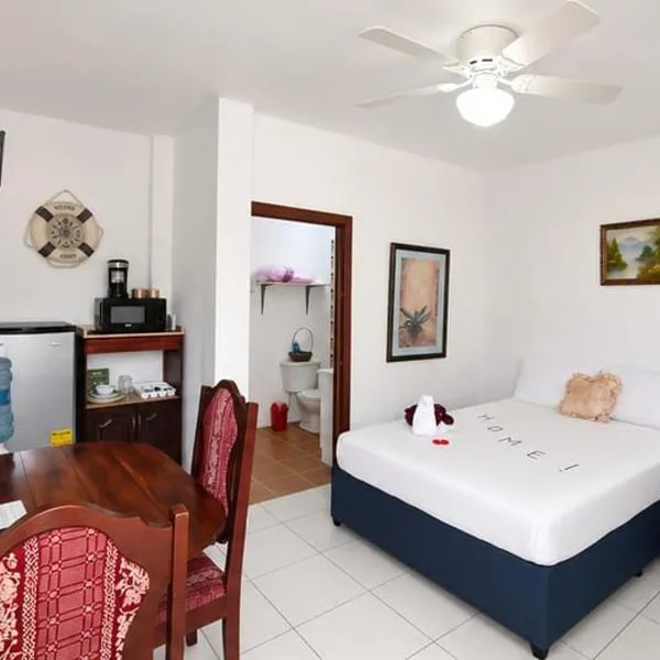 See Belize RELAXING Studio with Sea View Pool & Overwater Deck near Airport, Restaurant, Bar & Casino, hotel i Belize City