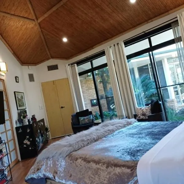 Garden Suite, self contained, Hunter Valley, hotel di Muswellbrook