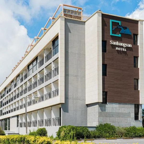 Sanbangsan Hotel, hótel í Seogwipo