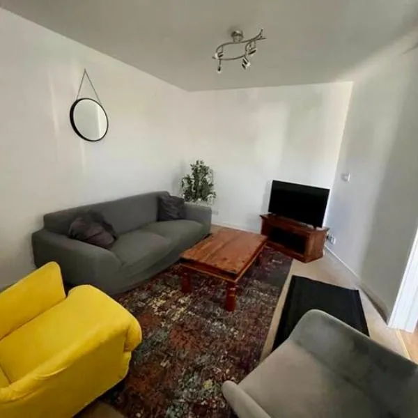 4 bed terraced house in Staple Hill Free Parking, hotel in Bristol