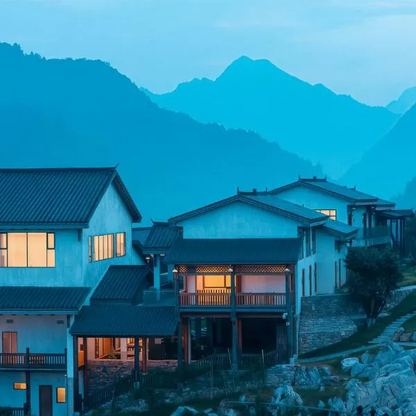 Zhangjiajie Fantasy Valley Resort Customized travel itineraries free shuttle service to the North and West Gates of the National Forest Park, and complimentary traditional ethnic costume try-on, hotel Csangcsiacsiében
