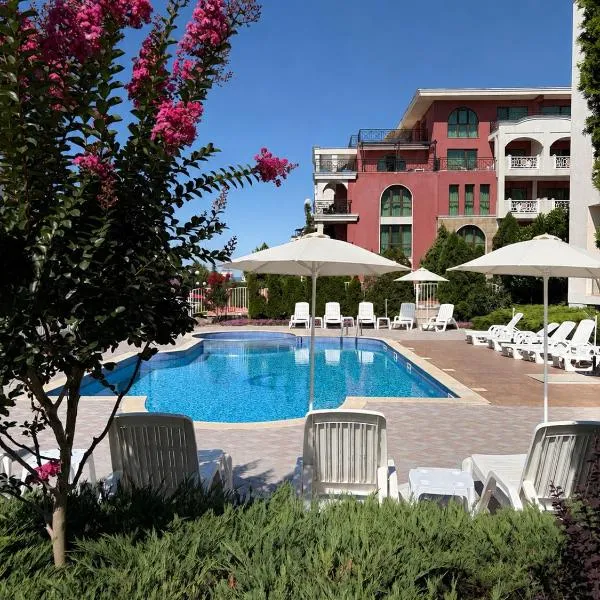 Cozy Apartment with Balcony & Pool Аccess in Sveti Vlas โรงแรมในสวิติ วลัส