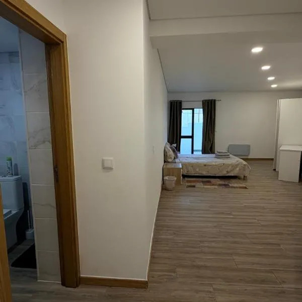 Quarto privado com banheiro no centro de Viseu, hotel em Viseu