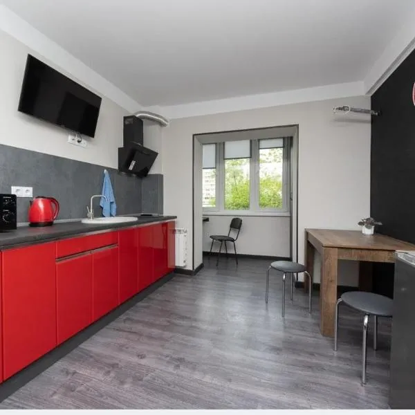 Смарт квартира біля метро Героїв Дніпра, hotel a Kíev