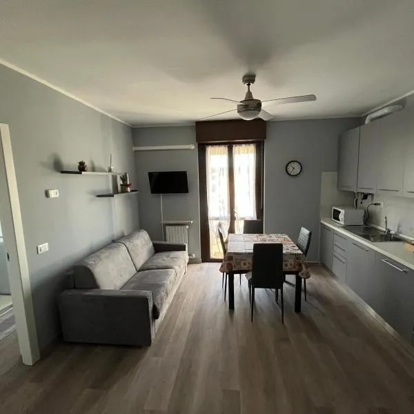bilocale con NETFLIX INCLUSO, hotel em Lodi