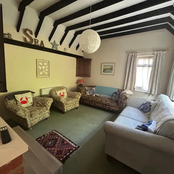Holiday Cottage - 4 bedrooms, готель у місті Веллс-некст-те-Сі