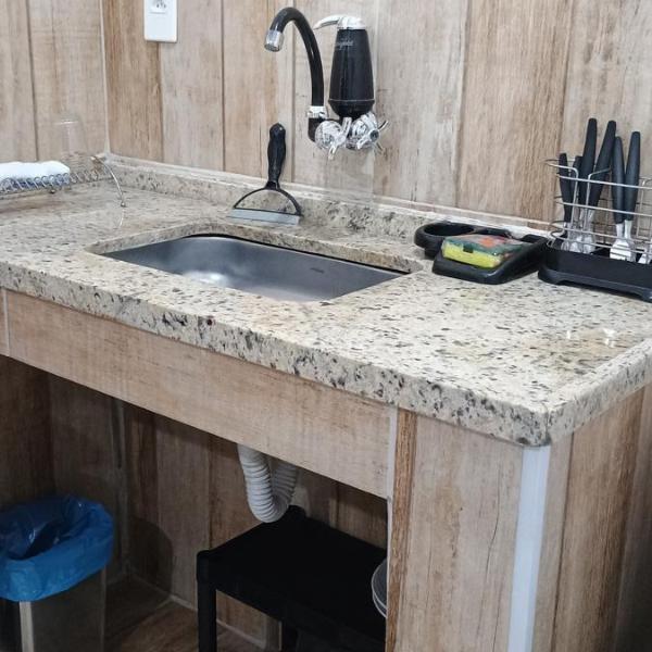 Estúdio aconchegante de 20m² com cozinha completa e vista para área verde - Foto 3