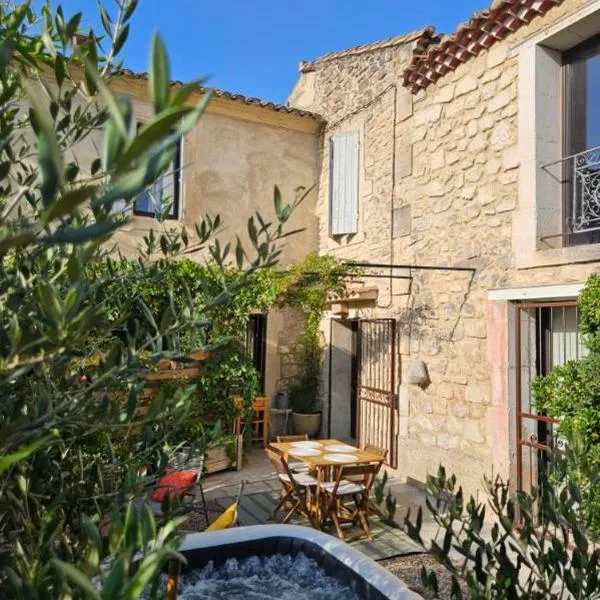 Maussane-les-Alpilles में, होटल Un air de vignes, jacuzzi privatif, centre maussane
