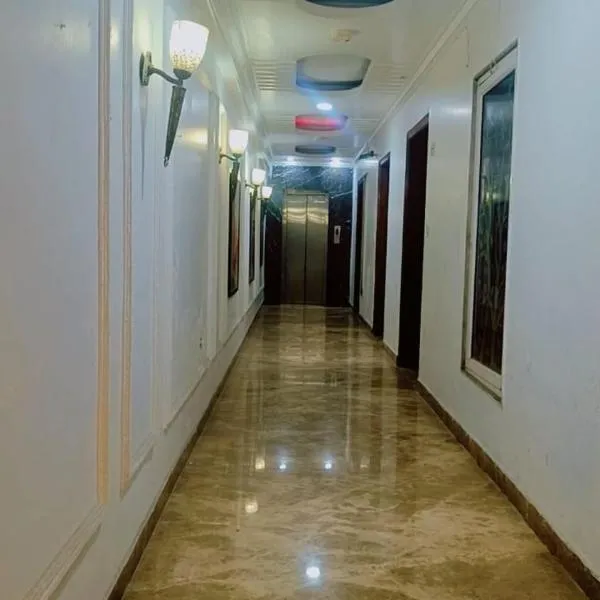 The Grace Hotel Airport free pickup、ニューデリーのホテル