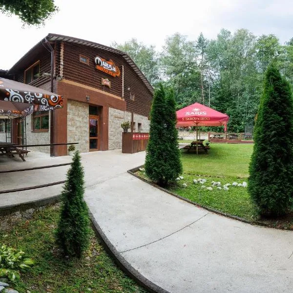 Moto pub Marusja, hotel en Snina