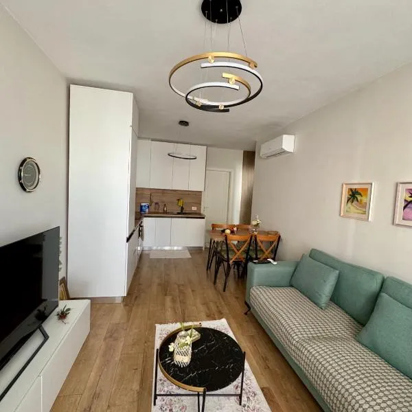 Erli's Apartment, hotel in Golem