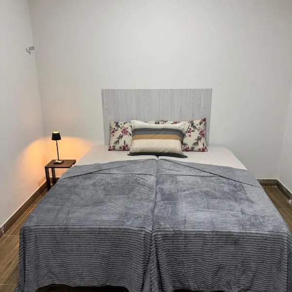 Maia Hostel, hotel u gradu Varzea Grande