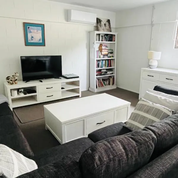 Waikaraka Beach, spacious & very comfortable, hotel in Whangarei Heads