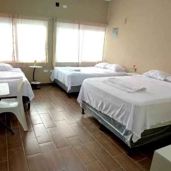 Habitación amplia y privada con parqueo a 2k Pradera Chikimula, hotel v destinaci Chiquimula