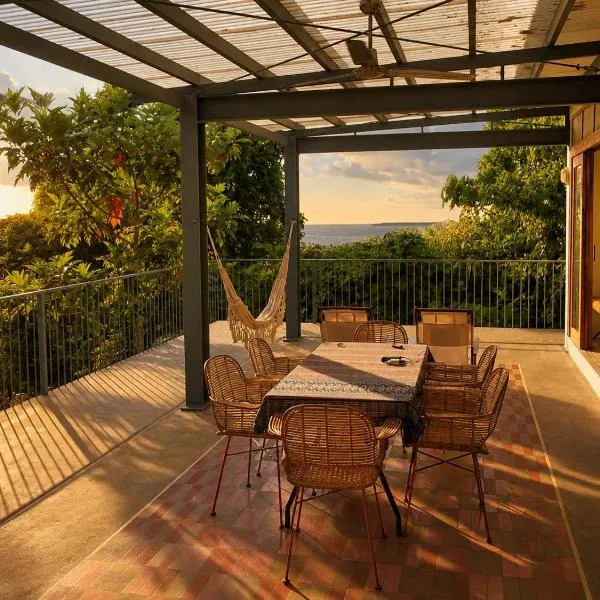 Bayay Tamsi - Private Jungle Villa with Ocean View, hotel u gradu General Luna