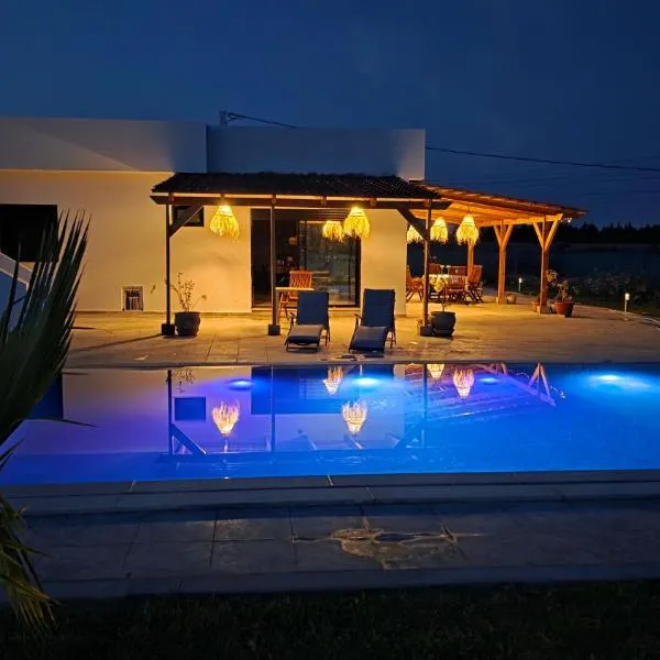 Dar Essenya- Country house with pool in the heart of nature, hotell i Douar Jafeur